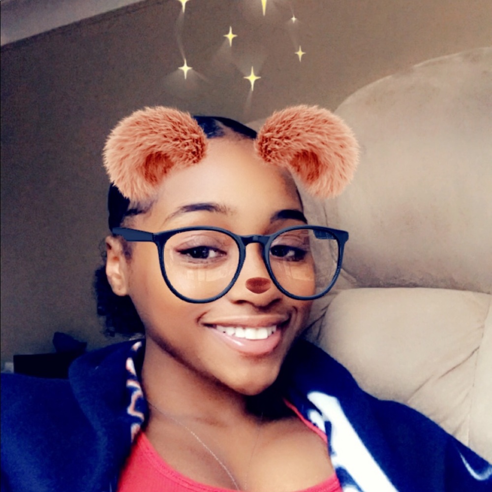 Meet your Posher, Stefany